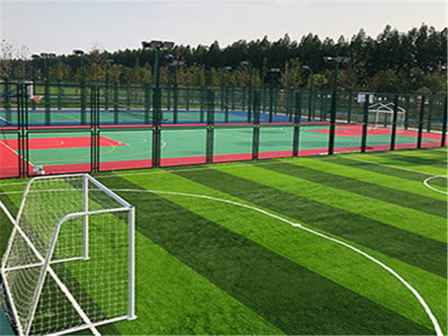 足球場圍網(wǎng)圖片2 足球場圍網(wǎng)圖片2