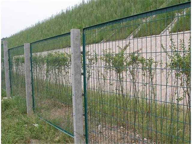 鐵路護(hù)欄網(wǎng)圖片2 鐵路護(hù)欄網(wǎng)圖片2